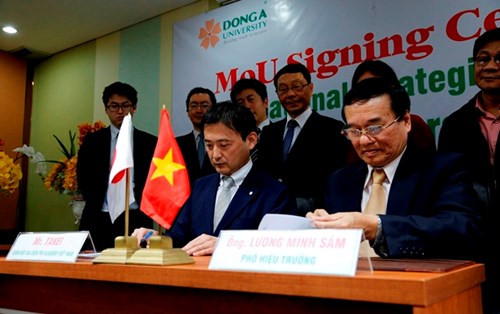 ĐH Đông Á ký kết hợp tác với Tập đoàn LEOC (Nhật Bản)